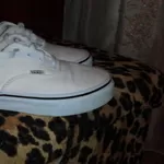 Продам кеды Vans,   37 размер,  белые