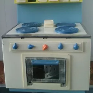 Игрушечная кукольная кухня с плитой,  посудкой и ящичками,  СССР