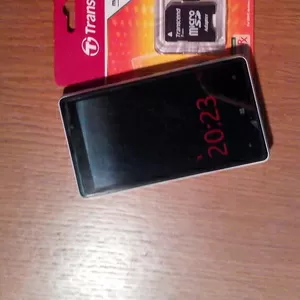 Nokia lumia 820 (белый)   карта памяти microSD на 32Гб в подарок