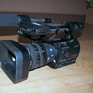 Видеокамера профессиональная Sony HVR Z7U