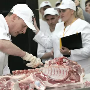 Обвальщик мяса на мясокомбинат (Польша)