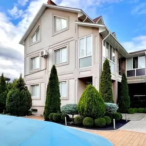 Будинок з бесейном на М. Огренича вул