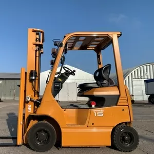 Вилковий електронавантажувач Toyota з напівкабіною,  випуск кінець 2020