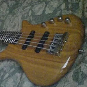 Продам бас WARWICK RockBass Corvette Classic 5Х,  а так же басовый комбик