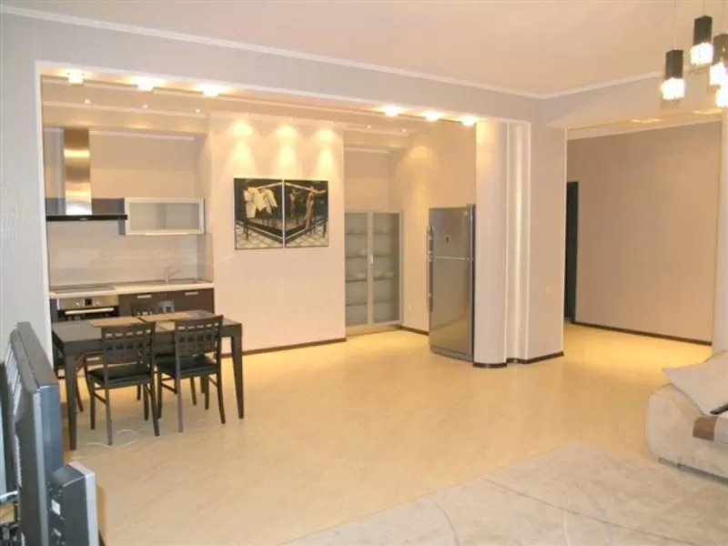 Аренда квартир в Одессе. Сдам 3х комнатную квартиру в Центре. 2