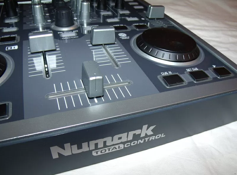 Numark Total Control - профессиональный DJ-контроллер USB 4