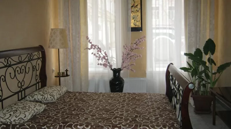 сдам комфортабельную 2 х комнатную в центре посуточно