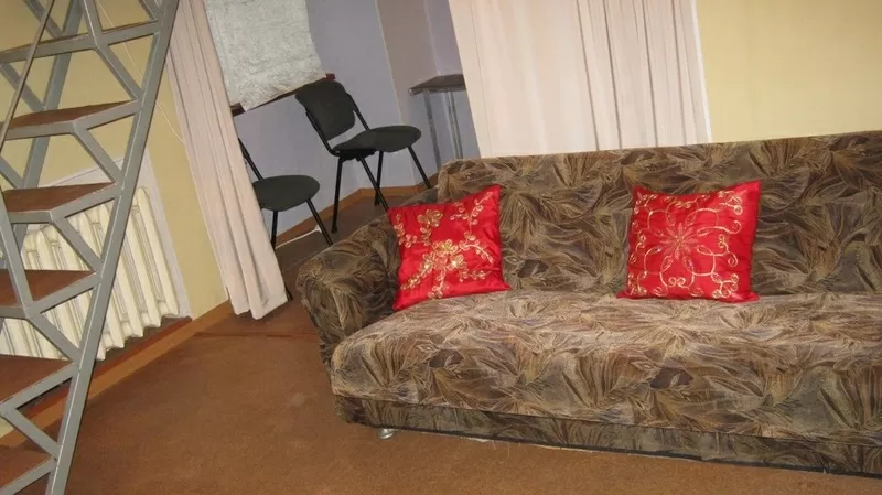 1 комнатная просторная квартира в центре посуточно, парковка 9