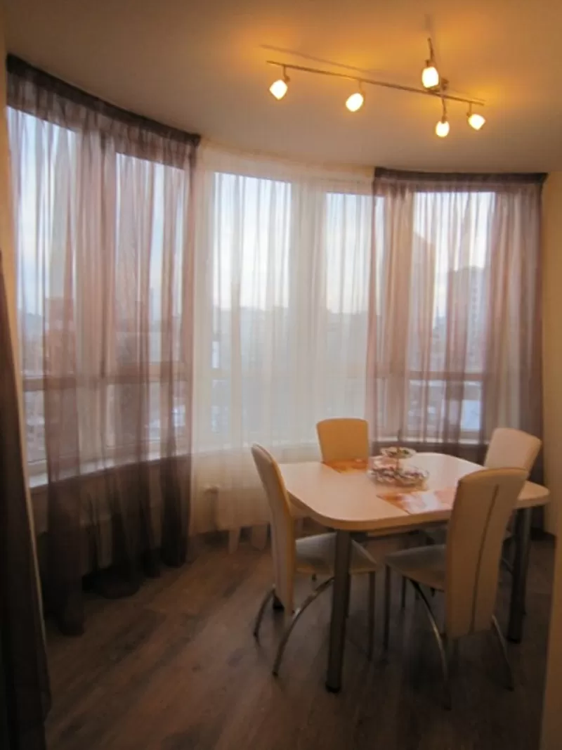 Сдам посуточно VIP квартиру на Кленовои!