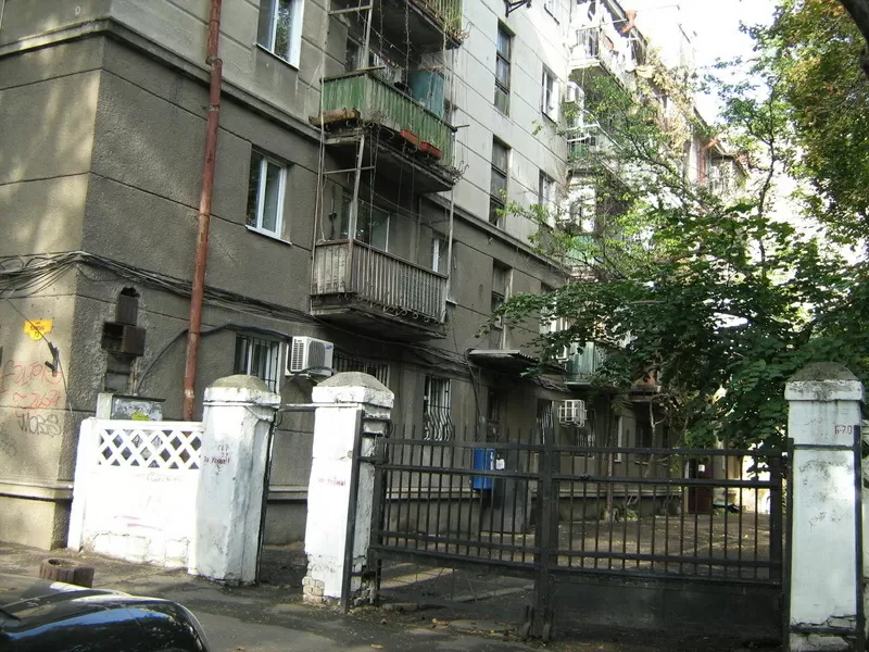 Продам 3-ком. квартиру в центре,  Нежинская 2