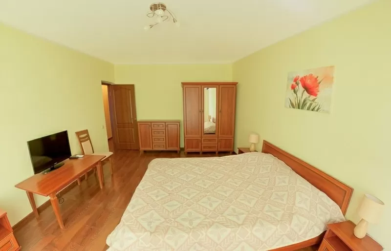 Светлая квартира в самом центре города. Посуточно.