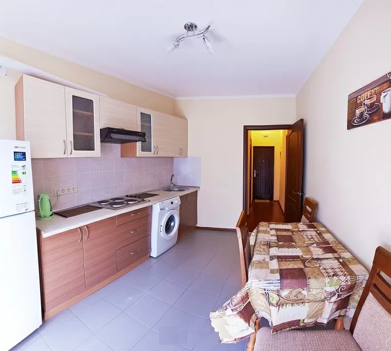 Светлая квартира в самом центре города. Посуточно. 3