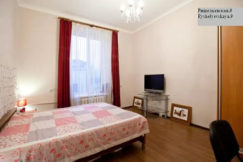 Дерибасовская угол Ришельевской, 9 3