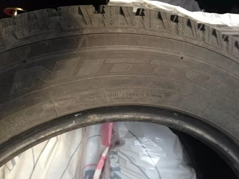 шины зимние 4 шт Nitto 215/60 R16  2