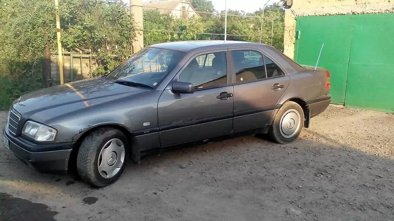 ПО ЗАПЧАСТЯМ Mercedes C-250  (1997год). 2