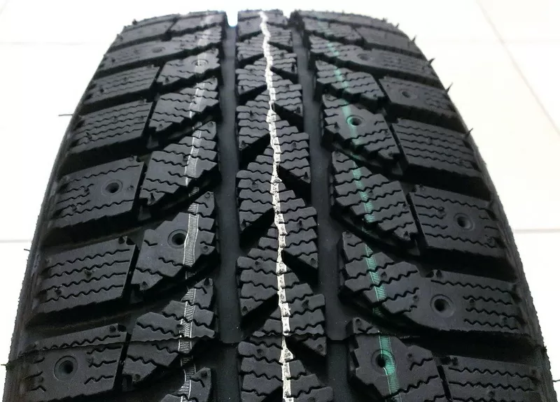 Продам зимнюю резину LASSA Iceways 175/65R14 82T