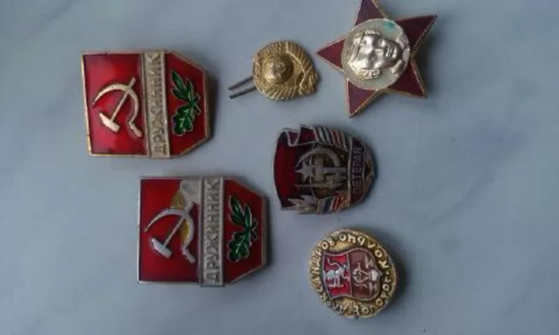 Продам срочно значки и медали времён СССР  3