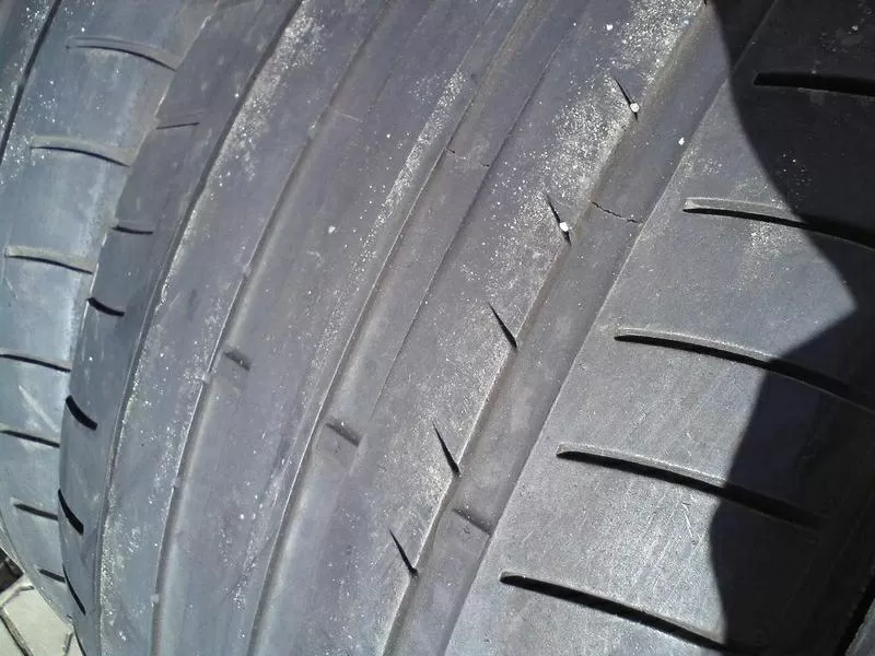 Продам пару шин б/у лето R18 245/40  Dunlop 3