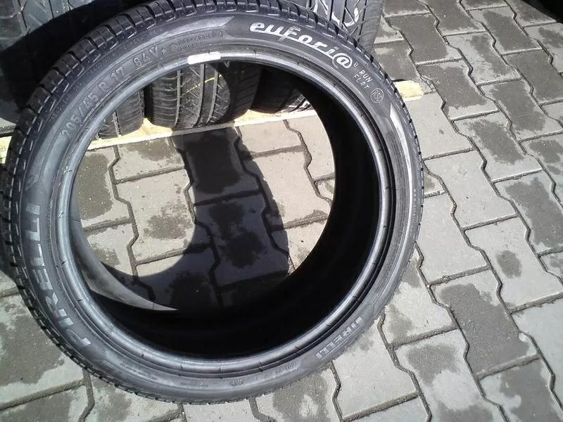 Продам комплект шин б/у лето R17 205/45  Pirelli 2