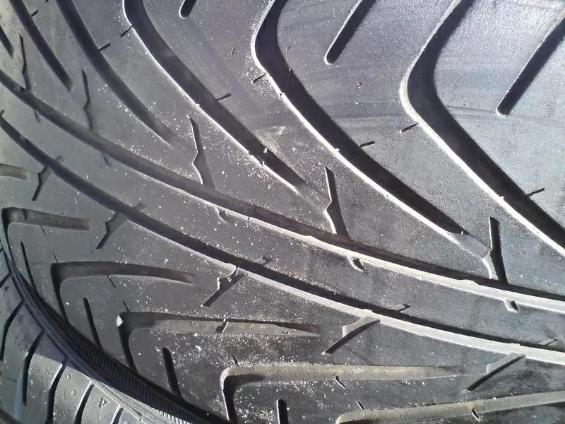 Продам пару шин б/у лето R17 205/40  Hankook 2