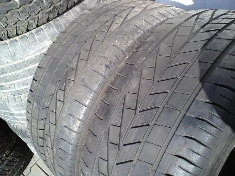 Продам пару шин б/у лето R17 235/45  Goodyear 3