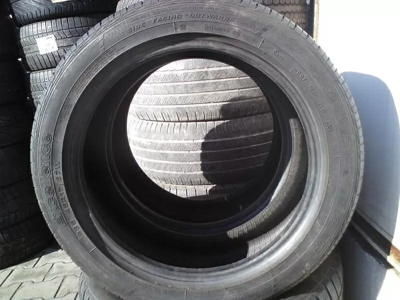 Продам пару шин б/у лето R17 235/45  Goodyear 4