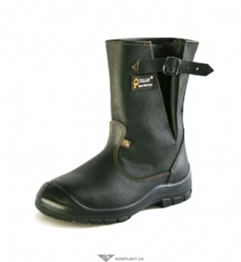 Полусапоги рабочие литьевого метода крепления