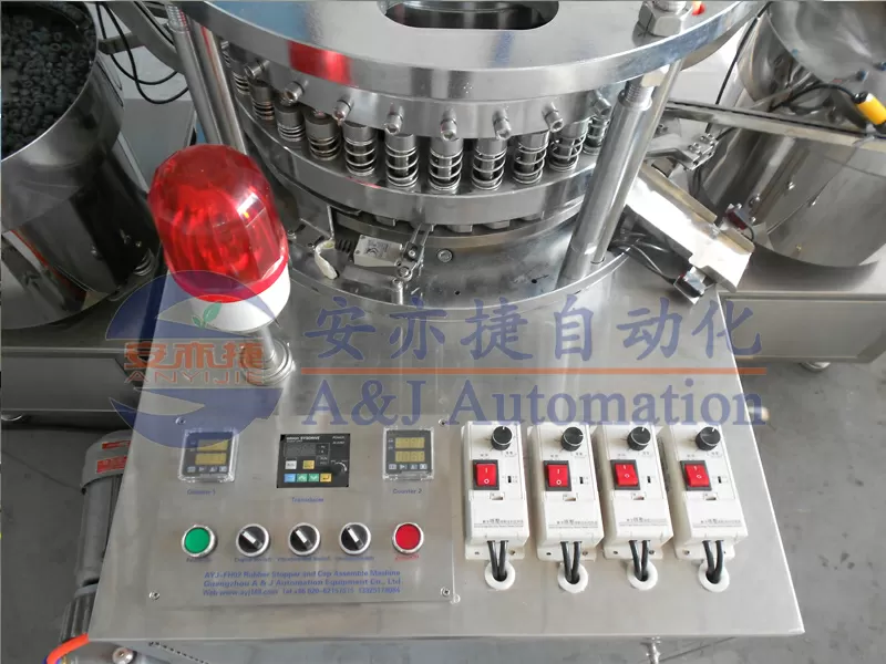 Автоматическая монтирующая машина крышки и резиновой пробки   3