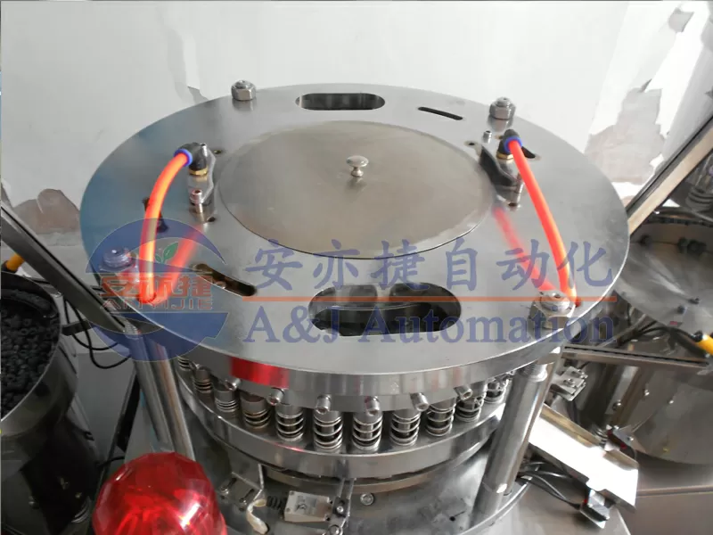 Автоматическая монтирующая машина крышки и резиновой пробки   5