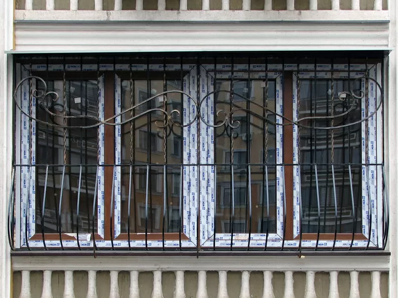 Защитные решетки на окна и двери,  изготовление и монтаж 2