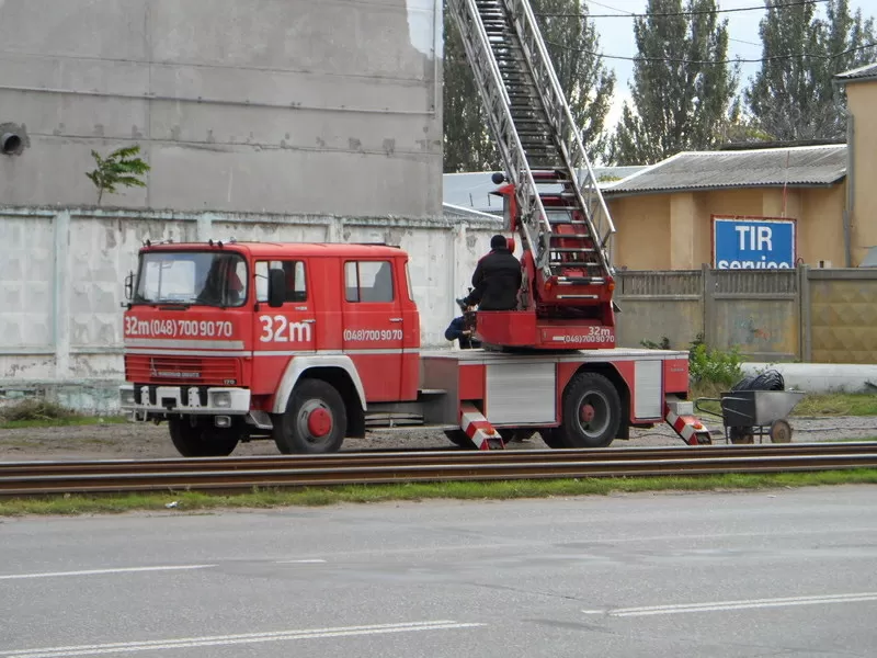 Услуги телескопической автовышки.  Высота стрелы - 32 метра. 4