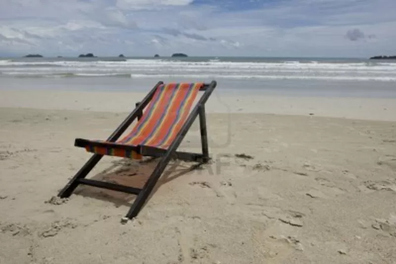 Шезлонг пляжный