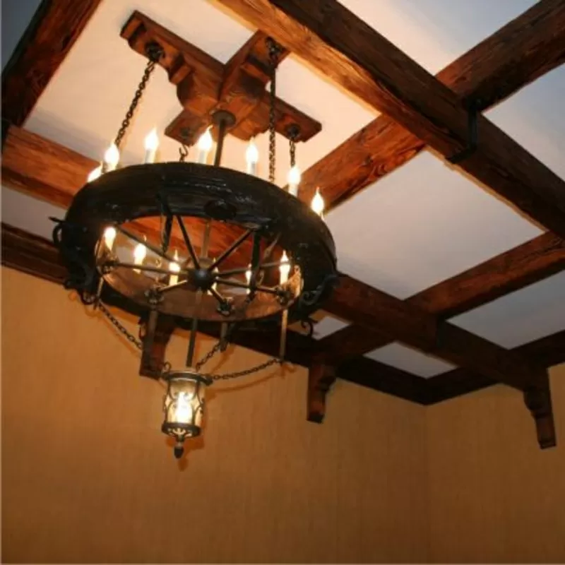 Круглая деревянная люстра