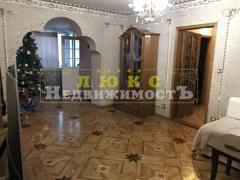 Продам четырехкомнатную квартиру Ак. Королева / Левитана