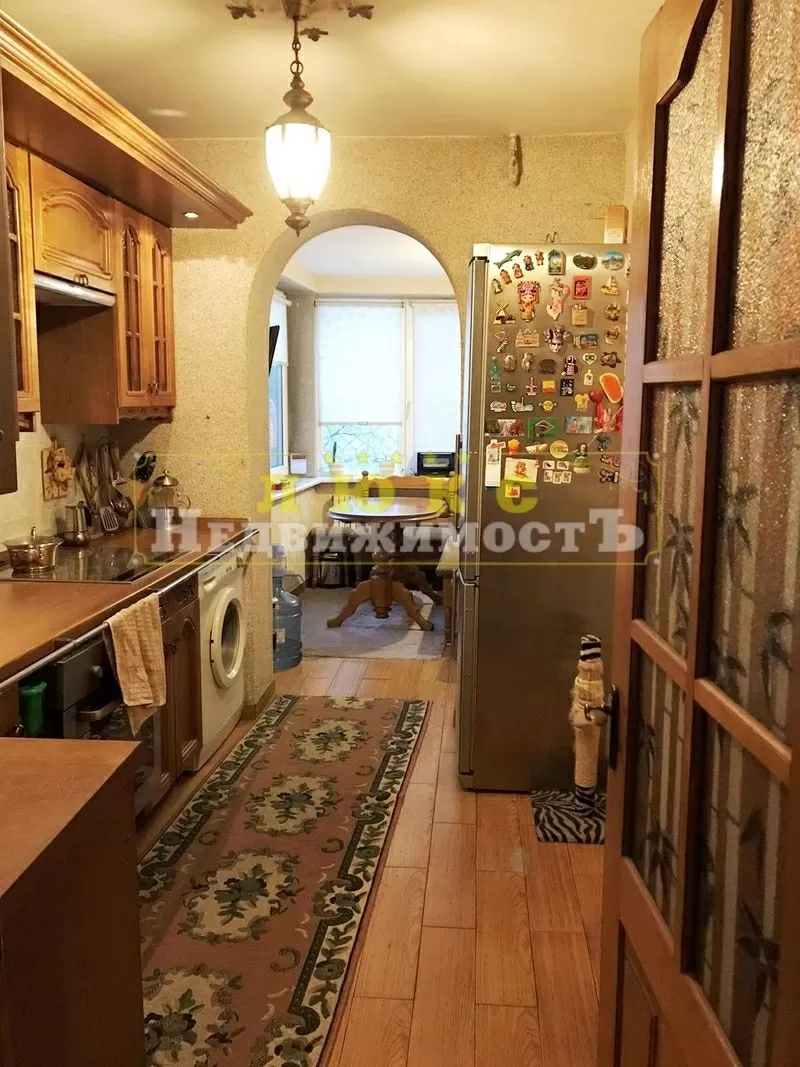 Продам четырехкомнатную квартиру Ак. Королева / Левитана 6