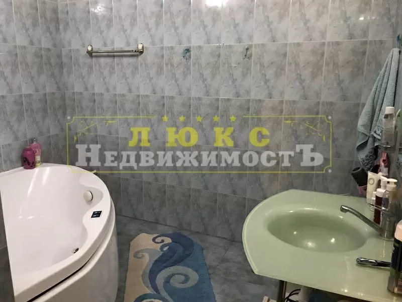 Продам четырехкомнатную квартиру Ак. Королева / Левитана 7