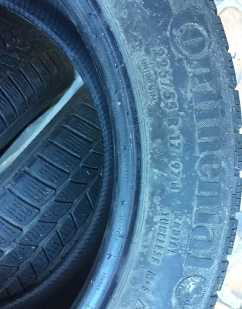 Продам резину зимнюю б/у 225/55 R17 Continental 2