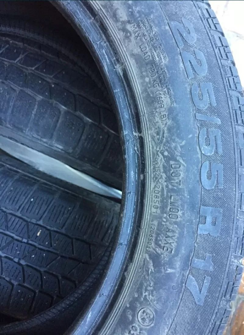 Продам резину зимнюю б/у 225/55 R17 Continental 4