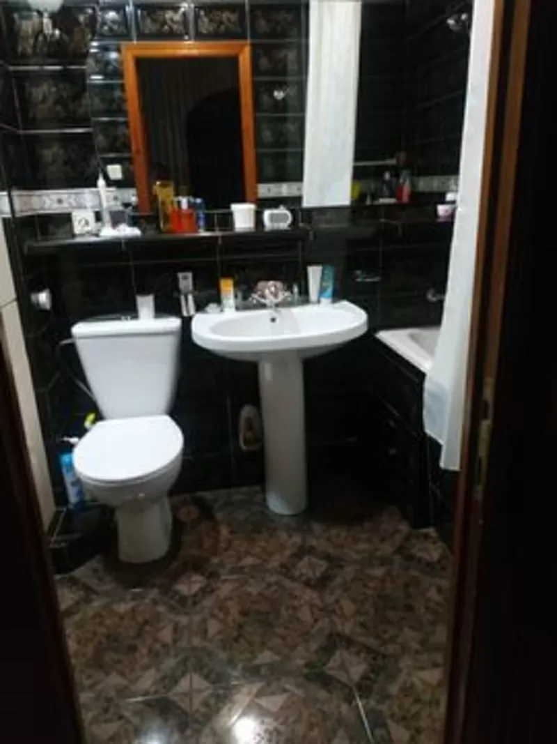 Продам трехкомнатную квартиру с ремонтом в 12-этажном доме 5