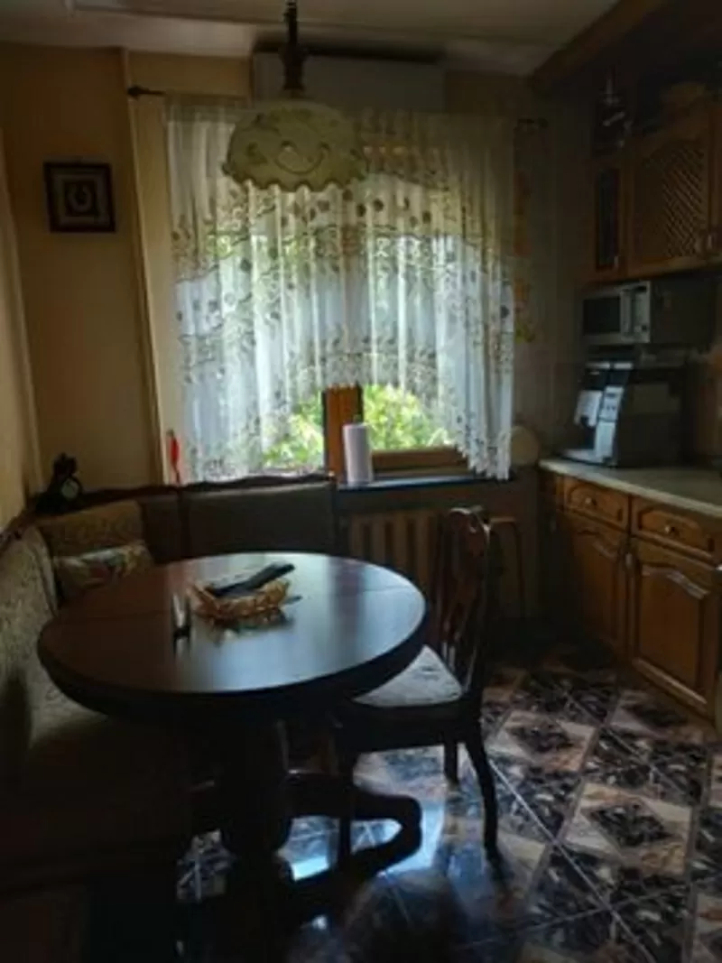 Продам трехкомнатную квартиру с ремонтом в 12-этажном доме 2