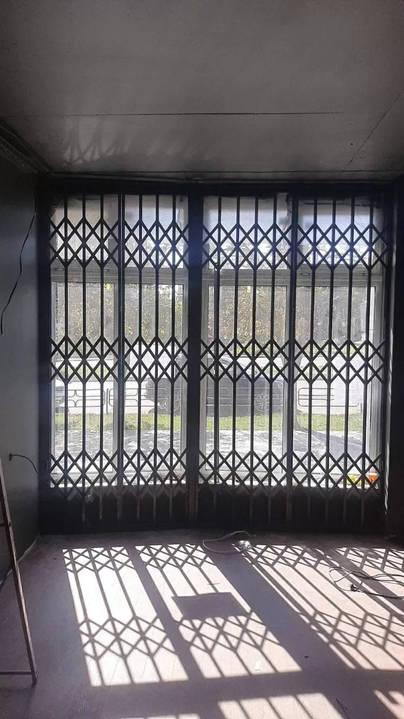Раздвижные решетки металлические на окна,  двери,  витрины.Одесса 3