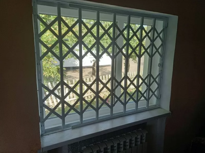 Раздвижные решетки металлические на окна,  двери,  витрины.Одесса 6