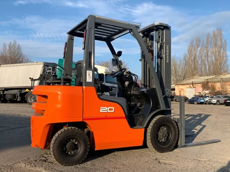 Вилочний автопогрузчик Nissan,  з щоглою triplex/триплекс 5.1 метри 7