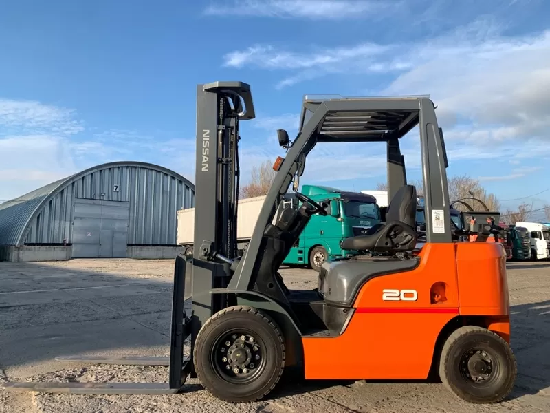 Вилочний автопогрузчик Nissan,  з щоглою triplex/триплекс 5.1 метри 4