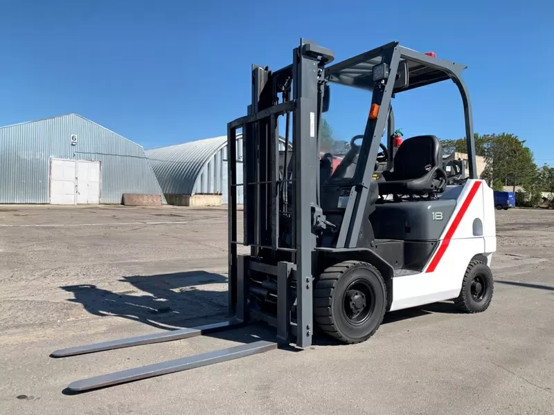 Вилочний автонавантажувач TCM (Nissan),  з напівкабіною,  піччю 10