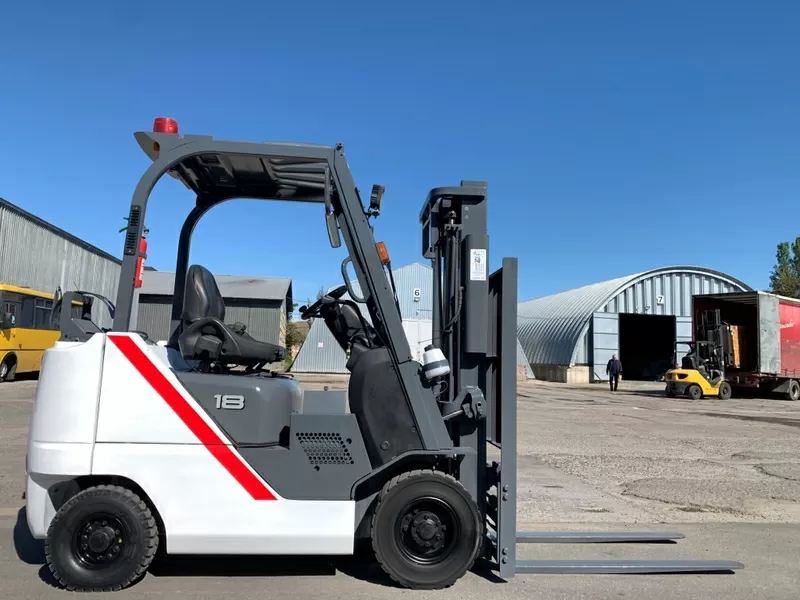 Вилочний автонавантажувач TCM (Nissan),  з напівкабіною,  піччю 6