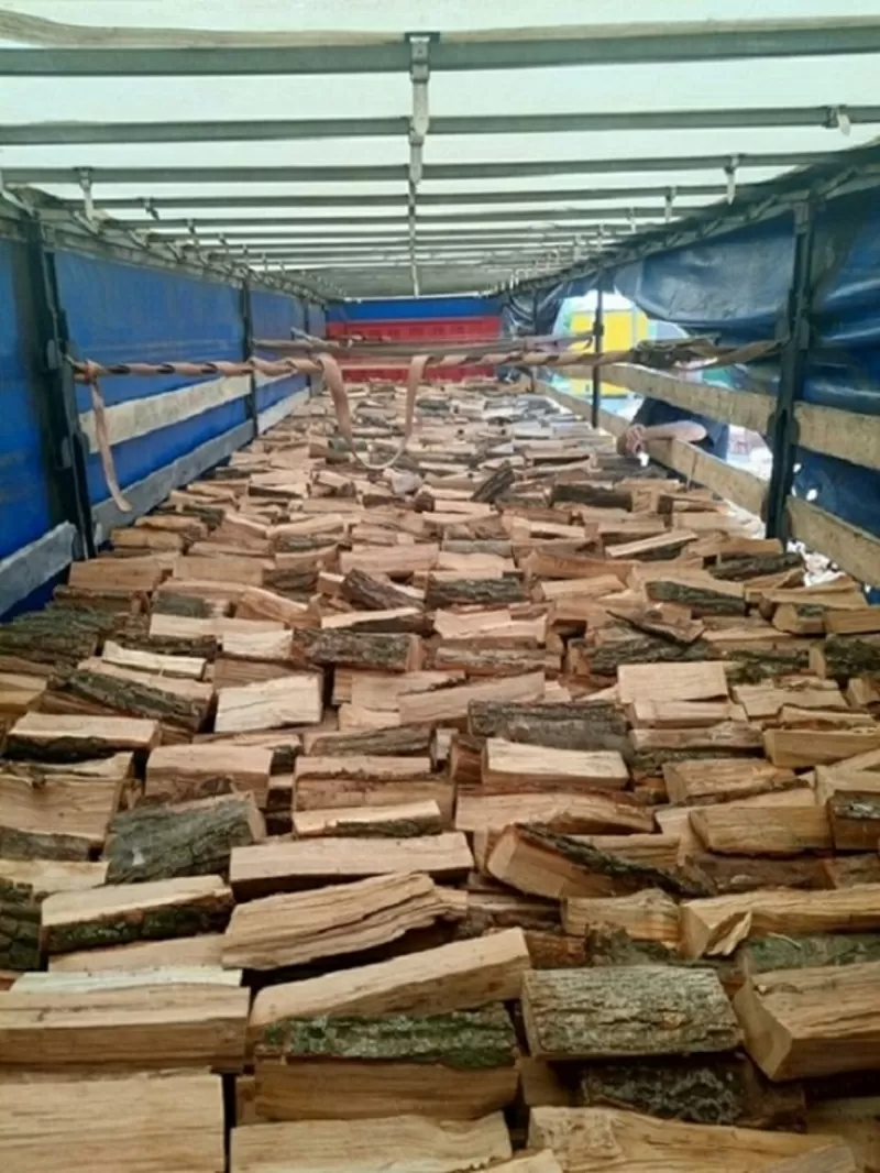 Завжди в продажу дубові паливні брикети а пачках,  мішках.