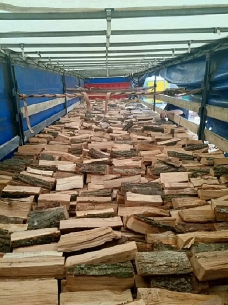 Доставка дров,  паливних брикетів. Щільне укладання в машину.