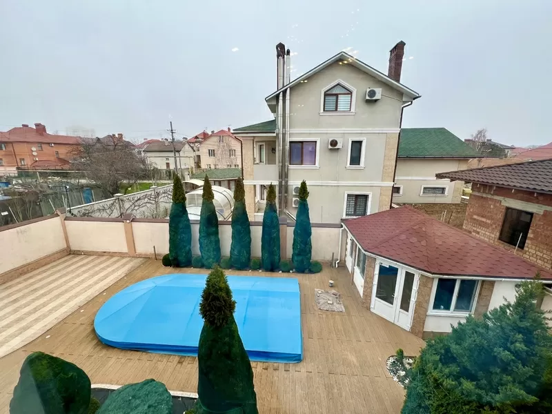 Будинок з бесейном на М. Огренича вул 9