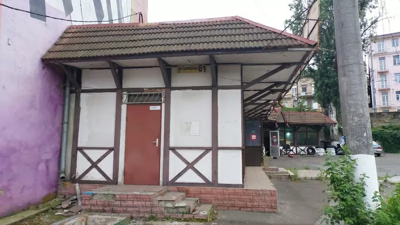 Будова на Приморській вул. 2